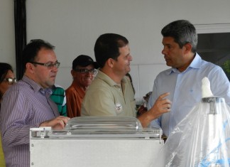 Laticínio da APAEB em Valente recebe equipamentos do Governo do Estado
